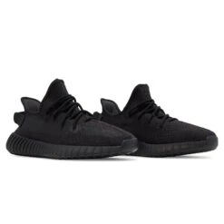 Adidas Yeezy Boost 350 V2 Onyx -Creps Lockers Yeezy Boost 350 V2 Onyx Crepslocker Front side