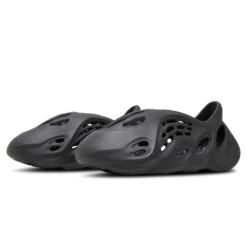 Adidas Yeezy Foam RNNR Onyx -Creps Lockers adidas yeezy foam rnnr onyx hp8739 front side