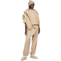 Fear Of God Essentials Gold Heather T Shirt (FW23) -Creps Lockers fear of god essentials gold heather t shirt fw23 125bt232003f model