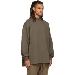Fear Of God Essentials Relaxed Wood Crewneck (FW22) 8 Fear Of God Essentials Relaxed Wood Crewneck (FW22) -Creps Lockers fear of god essentials relaxed wood crewneck fw22 model front side