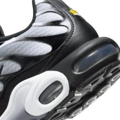 Nike TN Air Max Plus Black Metallic Silver 13 Nike TN Air Max Plus Black Metallic Silver -Creps Lockers nike air max plus black metallic silver dm0032 003 detail 2