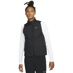 Nike Therma-Fit Repel Black Gilet 12 Nike Therma-Fit Repel Black Gilet -Creps Lockers nike therma fit repel black gilet dd5648 010 model front