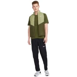 Nike Therma-FIT Repel Green Gilet 10 Nike Therma-FIT Repel Green Gilet -Creps Lockers nike therma fit repel green gilet dd5647 334 model
