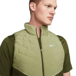 Nike Therma-FIT Repel Green Gilet 11 Nike Therma-FIT Repel Green Gilet -Creps Lockers nike therma fit repel green gilet dd5647 334 model detail