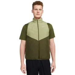 Nike Therma-FIT Repel Green Gilet 9 Nike Therma-FIT Repel Green Gilet -Creps Lockers nike therma fit repel green gilet dd5647 334 model front