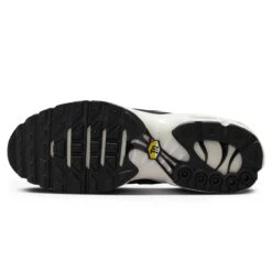 Nike TN Air Max Plus Panda -Creps Lockers nike tn air max plus panda fv6264 001 sole