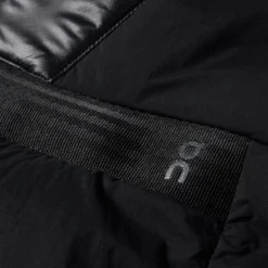 On Running Challenger Black Gilet 7 On Running Challenger Black Gilet -Creps Lockers on running challenger black vest 1md30040553 detail