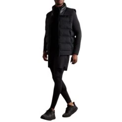 On Running Challenger Black Gilet 6 On Running Challenger Black Gilet -Creps Lockers on running challenger black vest 1md30040553 model front