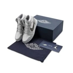 Dior X Air Jordan 1 High OG Grey Sneaker -Creps Lockers Dior x air jordan 1 high og grey sneaker cn8607 002 crepslocker box