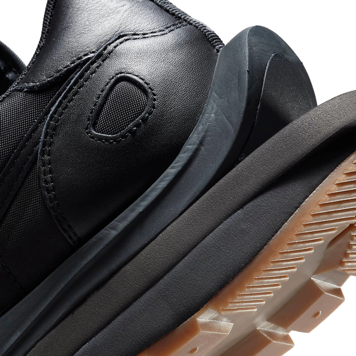 Nike X Sacai Vaporwaffle Black Gum Sneaker 8 Nike X Sacai Vaporwaffle Black Gum Sneaker - Image 8