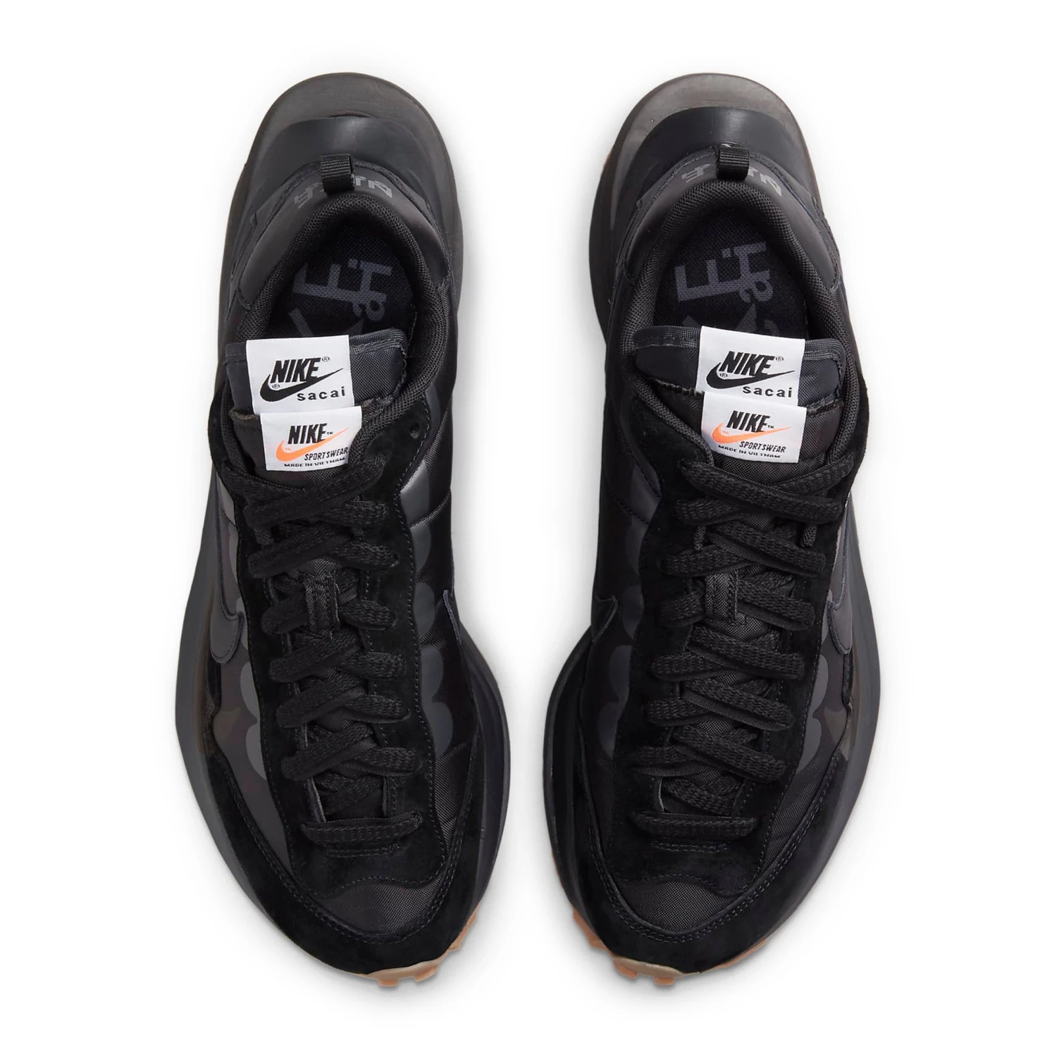 Nike X Sacai Vaporwaffle Black Gum Sneaker 3 Nike X Sacai Vaporwaffle Black Gum Sneaker - Image 3