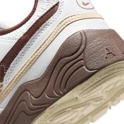 Travis Scott X Nike Zoom Field Jaxx Light Chocolate 17 Travis Scott X Nike Zoom Field Jaxx Light Chocolate -Creps Lockers travis scott x nike zoom field jaxx light chocolate hq3073 100 heel close up